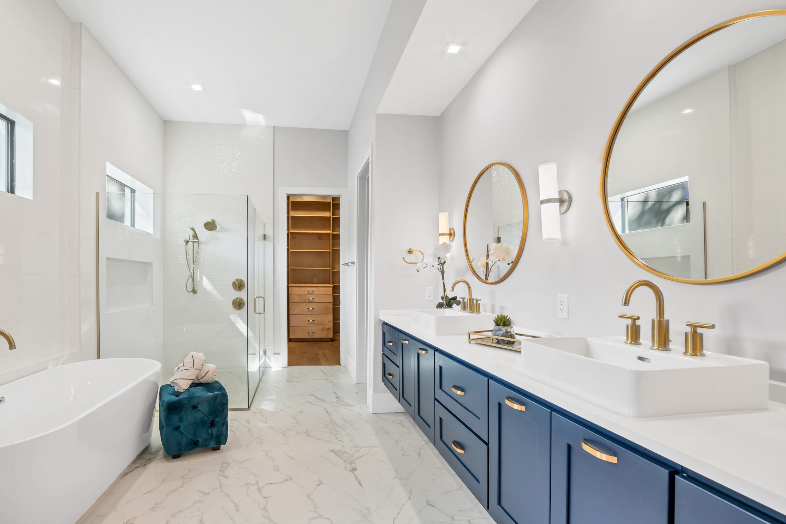 Oneco: Master Bathroom